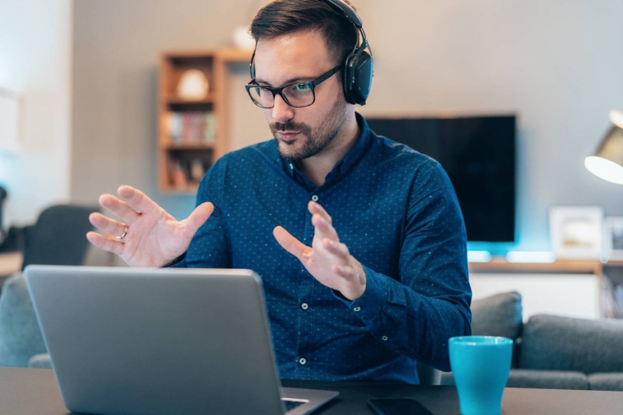 Educator teaching virtually